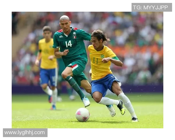 耐克传奇足球鞋与顶级前锋球星的完美结合展现速度与力量的极致魅力