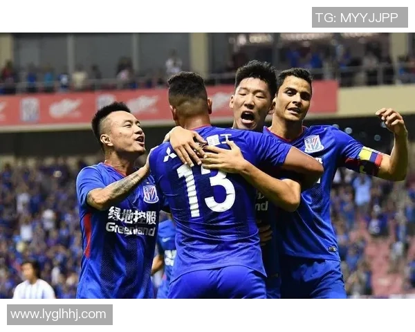 足球巨星赛场突发喷嚏瞬间引全场惊呼引发网友热议讨论不断